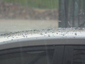 Bandırma’da Dolu Ve Sağanak Yağış Etkili Oldu