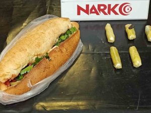 Ekmeğin Arasına Gizledikleri Uyuşturucuyla Yakalandılar
