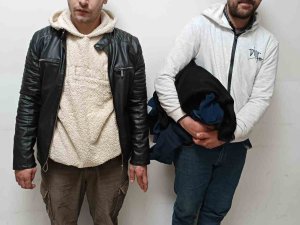 Depremzedelere Gönderilecek Kıyafetleri Çalarken Suçüstü Yakalandılar