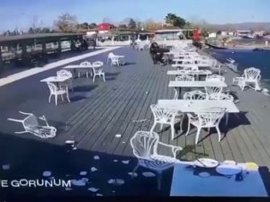 Göl Kenarında Korku Dolu Anlar: Rüzgar Ortalığı Savaş Alanına Çevirdi