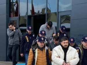 Resmi Belgede Sahtecilik Ve Tefecilik Yapan 5 Kişi Tutuklandı