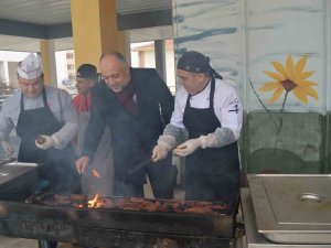 Afyonkarahisar’da Sucuk Mangalları Depremzedeler İçin Yandı