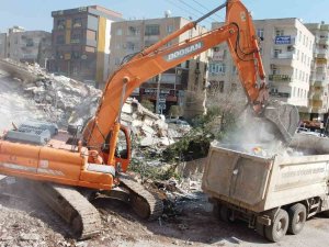 Şanlıurfa’da Enkaz Kaldırma Çalışmaları Sürüyor