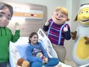 Trt Çocuk’un Sevilen Kahramanlarındandepremzede Çocuklara Moral Ziyareti