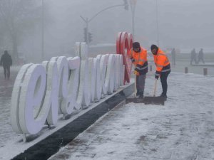 Kar Yağışının Etkili Olduğu Erzincan’da Sisten Görüş Mesafesi 3 Metreye Kadar Düştü