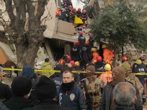Hatay Gazi Mahallesi’ndeki Enkazdan 3 Ceset Çıkartıldı