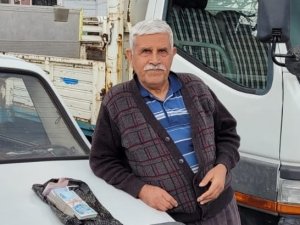 Umre İçin Biriktirdiği 40 Bin Tl’yi Depremzedelere Bağışladı