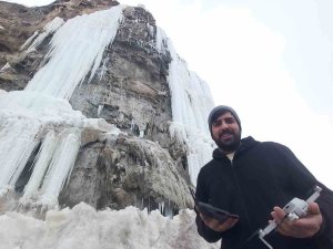 Bitlis’in Sembollerinden “Deliklitaş” Buzla Kaplandı
