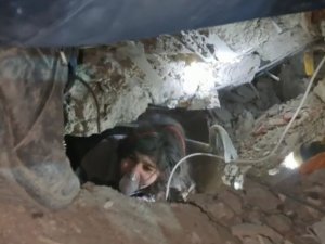 Depremden 40 Saat Sonra Kurtarıldı Tüm Ailesini Kaybetti