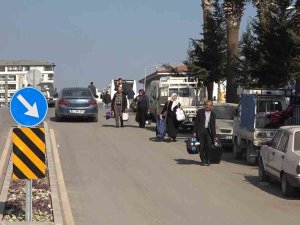 Hataylılar Yerle Bir Olan Şehirden Otobüslerle Terk Ediyor