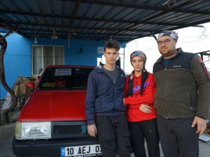 Depremzedeler İçin Aracını Satışa Çıkardı
