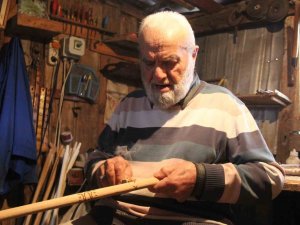 Yaş 84, Depremzedeler İçin Günlerce Çalıştı