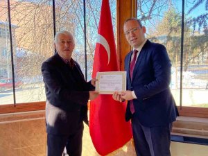 Köy Muhtarlarına Teşekkür Belgesi Verdi