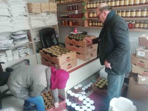 Eskişehirli Arıcılar Deprem Bölgesine Bal Gönderiyor