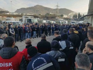 Karşıyaka Belediyesinde Maaş Krizi, İş Bıraktırdı