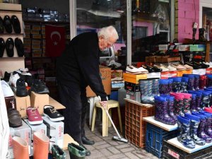 85 Yaşında Her Sabah 7’de Dükkanını Açıyor