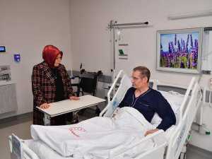 Sancaktepe Belediye Başkanı Şeyma Döğücü’den Hastandeki Depremzedelere Ziyaret