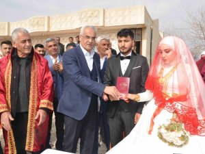 Mardin’de Aşiret Düğünü Deprem Nedeniyle Eğlencesiz Yapıldı