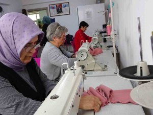 Depremzedeler "Üşümesin" Diye Seferber Oldular