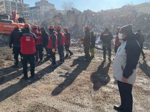 Rektör Sözbir Depremzedelerin Acısını Paylaştı