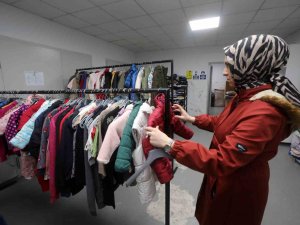 Depremzedelere Kıyafet Desteği