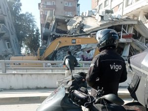 Moto Kuryeler Depremzedeler İçin Gönüllü Olarak Hizmet Veriyor