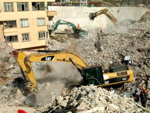 Başkan Çolakbayrakdar: "Her Şartta Depremzede Kardeşlerimizin Yanındayız"