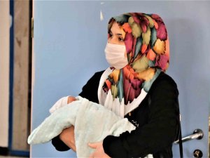 Depremzede Anneden Yürek Burkan Sözler: “Kızım Çadırda Sabaha Kadar Su Diye Ağladı”