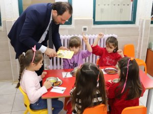 Bursa’da Öğrencilere Ücretsiz Yemek Uygulaması Başladı