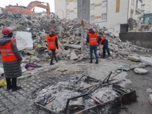 Ai̇çü Akademisyenleri Deprem Bölgesinde