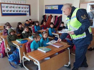 Jandarma Ekipleri, “Güvenli Eğitim” İçin Okullarda