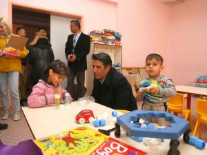 Başkan Genç Depremzedeleri Ziyaret Etti