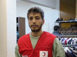 Yardım Aracından Bir Çift Mor Eldiven Almıştı, 24 Yıllık Vefa Borcunu Ödedi
