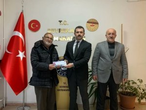 Emekli Maaşından Biriktirdiği 50 Bin Lirasını Depremzedelere Bağışladı