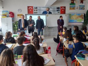 Milli Eğitim Müdürü Alparslan, Depremzede Öğrencileri Ziyaret Etti