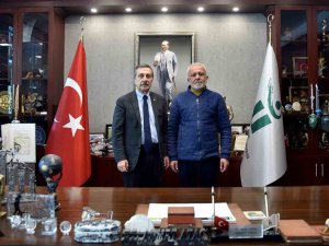 Depremzede Yakınından Başkan Ataç’a Teşekkür Ziyareti