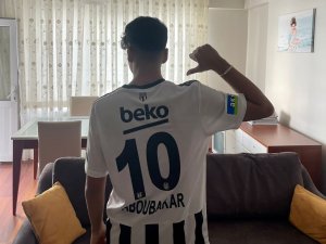 Vincent Aboubakar’dan Depremzede Semih’e İmzalı Forma