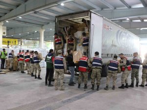 Diyarbakır’a Yurtiçi İle Yurt Dışından 215 Tır Ve Kamyonet Yardım Ulaştırıldı