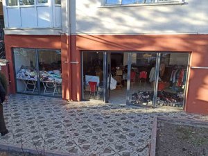 Ankara’da Depremzedeler İçin Yardımlar Sürüyor