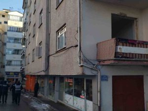 Karakoçan’da Ağır Hasarlı 11 Binada Boşaltma İşlemi Sürüyor