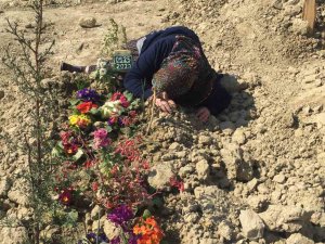 Depremde Ailesini Kaybeden Annenin Feryadı