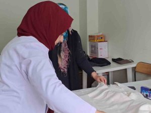 Depremzedeler Üşümesin Diye Gece Gündüz Çalışıyorlar