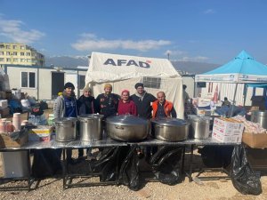 Akademisyenler Gönüllü Oldu, 13 Bin Kişiye Yemek Dağıttı