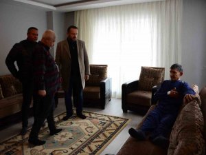Depremzede Yaşlı Çift, Gazeteciler Ve Hayırseverler Tarafından Eve Yerleştirildi