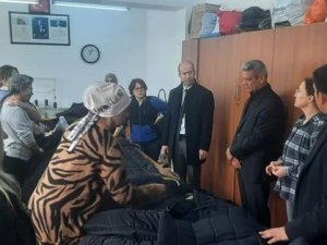 Köyceğiz’de Depremzedeler İçin Uyku Tulumu, Masa Ve Tabure Üretiliyor