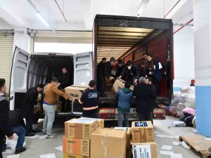 Esenyurt’tan Deprem Bölgesine 543 Bin İhtiyaç Malzemesi Gönderildi