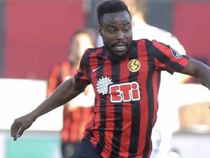 Eski Eskişehirsporlu Orta Saha Oyuncusu Toko Kramponları Astı