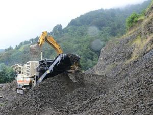 Trabzon’da Yolların Bakımı İçin Seyyar Konkasör Kuruldu