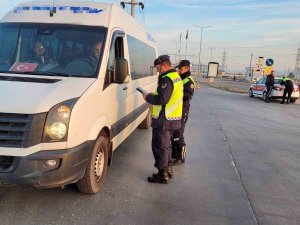 Trafik Jandarması Okul Servislerini Denetliyor