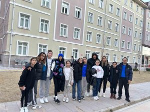 Hokey Sporcularından Depremzedelere Destek